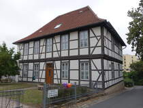 Helmstedt, evangelische Pfarrhaus in der Klosterstra�e (16.08.2025)
