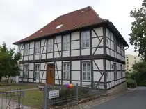 Helmstedt, evangelische Pfarrhaus in der Klosterstra�e (16.08.2025)