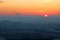 Wenn die Sonne sich �ber den Bl�cken erhebt: Tele-Sicht auf Halle-Neustadt an einem frostigen Morgen.

🕓 3.2.2025 | 7:53 Uhr