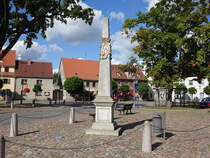 Uebigau, kurs�chsische Postmeilens�ule am Marktplatz (07.09.2025)