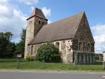 Falkenhain, evangelische Dorfkirche, sp�tgotischer Feldsteinbau erbaut im 14. Jahrhundert (08.09.2025)