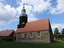 Jetsch, evangelische Kirche, Feldsteinkirche aus dem 14. Jahrhundert, Dachturm von 1728 (08.09.2025)