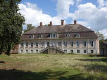 Kasel-Golzig, klassizistisches Schloss, erbaut im 18. Jahrhundert  vom Grundbesitzer Friedrich Carl Leopold Reichsgraf zu 
Solms-Baruth (08.09.2025)