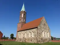 Kolpien, evangelische Kirche, Feldsteinkirche erbaut im 13. Jahrhundert (08.09.2025)
