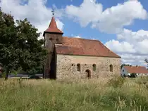 K�mmritz, evangelische Kirche, Feldsteinkirche aus dem 14. Jahrhundert, Kirchturm 17. Jahrhundert (08.09.2025)