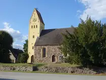 Merzdorf, evangelische Kirche, Feldsteinbau aus dem 15. Jahrhundert, barocker Umbau im 17. Jahrhundert (08.09.2025)