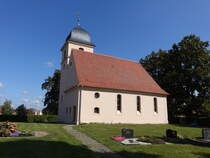 Niendorf, evangelische Dorfkirche, Saalkirche erbaut im 18. Jahrhundert durch den Maurermeister Richard Patyke (08.09.2025)