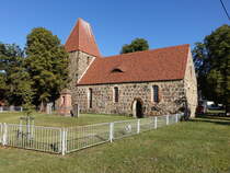 Wiepersdorf, evangelische Kirche, Granitquaderbau aus dem 13. Jahrhundert (08.09.2025)