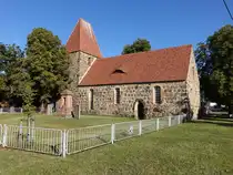 Wiepersdorf, evangelische Kirche, Granitquaderbau aus dem 13. Jahrhundert (08.09.2025)