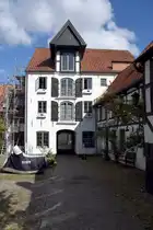 FLENSBURG, 02.09.2023, in den Hinterh�fen am Holm findet man solch sch�ne Geb�ude