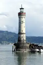 LINDAU/Bodensee (Landkreis Lindau/Bodensee), 23.04.2025, der Lindauer Leuchtturm ist der einzige Leuchtturm in Bayern und zugleich der s�dlichste Leuchtturm Deutschlands; er wurde am 04.10.1856 in Betrieb genommen und hat eine Gesamth�he von 36 m