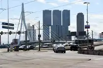 ROTTERDAM (Zuid-Holland), 02.06.2025, Blick auf Erasmusbr�cke und den Geb�udekomplex De Rotterdam an der Nieuwe Maas