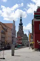 GREIFSWALD (Landkreis Vorpommern-Greifswald), 04.07.2025, Blick vom Markt auf den Turm des Doms St. Nikolai