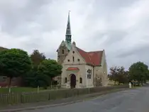 Beienrode, evangelische St. J�rgen Kirche, romanischer Kernbau, neues Kirchenschiff erbaut 1900 (16.09.2025)
