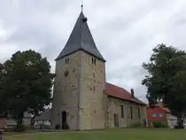 Wendhausen, evangelische St. Dionysius Kirche, sp�tromanische Feldsteinkirche, erbaut um 1500 (16.09.2025)