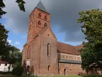 Diesdorf, Klosterkirche St. Maria und Crucis, romanische Backsteinkirche erbaut ab 1182 (17.09.2025)
