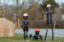 Skulpturen der FFw am Ger�tehaus in Breege . 31.01.2026
