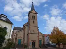 Ruwer, Pfarrkirche St. Clemens, neuromanische dreischiffige Basilika, erbaut von 1870 bis 1871, Architekt Reinhold Wirtz (09.10.2025)