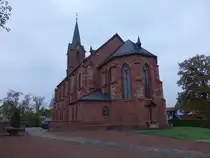 Altrich, Pfarrkirche St. Andreas, f�nfachsiger gotisierender Saalbau, erbaut 1873 (10.10.2025)