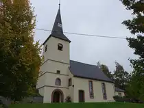 Burgen, evangelische Kirche, romanischer Westturm aus dem 11. Jahrhundert, Kirchenschiff erbaut 1716 (09.10.2025)