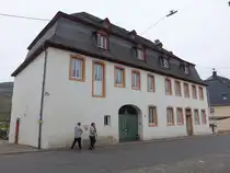 Wintrich, katholisches Pfarrhaus in der Moselweinstra�e, erbaut 1756 (10.10.2025)