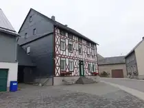 G�senroth, Fachwerkhaus aus dem 19. Jahrhundert in der Hauptstra�e (11.10.2025)