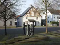 Gro�littgen, Figurengruppe in der Kirchstra�e (06.11.2025)