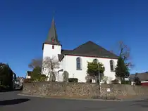 Faid, Pfarrkirche St. Stephan, romanischer Westturm, Kirchenschiff erbaut 1750 (07.11.2025)