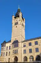 Turm des Dessauer Rathauses, 73 Meter hoch und erbaut von 1898 bis 1901. Im Gegensatz zu vielen anderen Geb�uden der Stadt blieb dessen Bausubstanz von den Luftangriffen des Zweiten Weltkriegs weitgehend verschont.

🕓 8.3.2025 | 16:08 Uhr