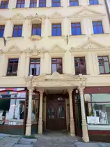 Detailansicht  eines Wohn- und Gesch�ftshaus in absolut zentraler Altstadtlage von Altenburg. Foto 07.08.22