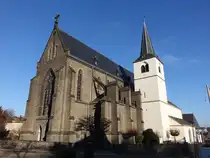 Mendig, Pfarrkirche St. Cyriakus, romanische Basilika, erbaut im 12. Jahrhundert, Anbau einer neugotischen Basilika von 1852 bis 1857 (26.12.2025)