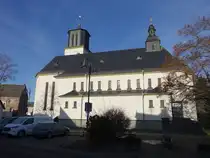 Naunheim, Pfarrkirche St. Alban, erbaut von 1929 bis 1930 durch die Architekten Ludwig Becker und Anton Falkowski (27.12.2025)