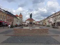 Luckenwalde, Brunnen und Geb�ude in der Breite Stra�e (10.03.2026)