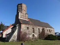 Rahnsdorf, evangelische Dorfkirche, Feldsteinkirche aus dem 13. Jahrhundert mit barocken Turm (11.03.2026)