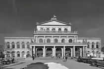 Die Nieders�chsischen Staatstheater Hannover wurde im Jahr 1852 als K�nigliches Hoftheater er�ffnet. (April 2026)