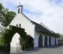 Mengen, die Kapelle auf dem Friedhof, au�erhalb des Ortes, April 2026
