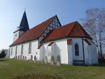 Burlage, evangelische St. Marien Kirche, Saalkirche aus Bruchsteinen erbaut im 17. Jahrhundert (22.03.2026)