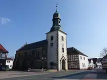 Lemf�rde, evangelische Kirche, neuromanische Saalkirche aus Bruchsteinen, erbaut 1889 nach Entw�rfen von Eduard Wendebourg (22.03.2026)