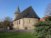 Schl�sselburg, evangelische Kirche, kleiner Saalbau mit polygonalem Schluss und Westturm, erbaut 1585 (23.03.2026)