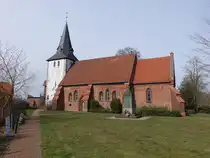 Schmalf�rden, evangelische St. Nikolaus, fr�hgotische Backsteinkirche, erbaut im 13. Jahrhundert, Kirchturm erbaut 1755 (23.03.2026)