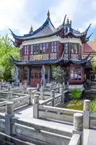 Der Yu Garden in Hamburg ist ein chinesisches Teehaus- und Gartenensemble im Stadtteil Rotherbaum. Es wurde 2008 als Symbol der St�dtepartnerschaft zwischen Hamburg und Shanghai er�ffnet und orientiert sich architektonisch am ber�hmten Yuyuan-Garten in Shanghai. Aufnahme: 19. Mai 2026.