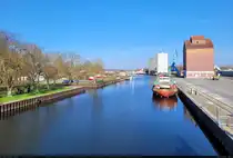 Binnenhafen Anklam mit Speichergeb�ude, aufgenommen von der Peene-Tor-Br�cke.

🕓 12.4.2025 | 16:10 Uhr