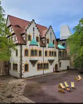 Die s�dliche Seite der Moritzburg in Halle (Saale) ist nicht mehr original erhalten. Hier wurde Anfang des 20. Jahrhunderts auf den Grundmauern des ehemaligen Wirtschaftsgeb�udes das Talamt errichtet.

🕓 21.4.2025 | 12:05 Uhr
