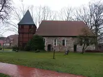 Gyhum, evangelische St. Margarethen Kirche, 1000 Jahre alte romanische, einschiffige Feldsteinkirche, verl�ngert 1793, Fachwerkwestturm 17. Jahrhundert (28.03.2026)