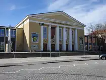 Eisenh�ttenstadt, Friedrich Wolf Theater in der Lindenallee, erbaut 1955 (04.04.2026)
