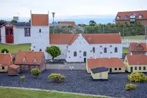 Miniaturausgabe der S�by-Kirche in der Miniaturstadt von S�by in Nordj�tland, D�nemark. Aufnahme: 15. Juni 2026.