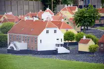 Die S�by Miniaturstadt befindet sich im s�dlichen Teil des Stadtzentrums von S�by. Es ist m�glich, zwischen den H�usern umherzugehen, und es gibt Platz, um mitgebrachte Speisen zu verzehren. Aufnahme: 14. Juni 2026.
