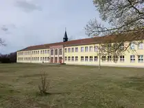 Briesen, Martin-Andersen-Nex�-Schule, erbaut 1956 (05.04.2026)
