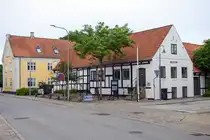 Das S�by Museum ist ein Stadt- und Regionalmuseum in der Hafenstadt S�by. Es befindet sich an der Ecke der S�ndergade und der �ltesten Stra�e der Stadt, der Algade.
Aufnahme: 14. Juni 2026.
