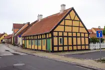 Das Fachwerkhaus an der Ecke der Vinkelvej und der Strandgade in der nordj�tl�ndischen Kleinstadt S�by. Aufnahme: 14. Juni 2026.